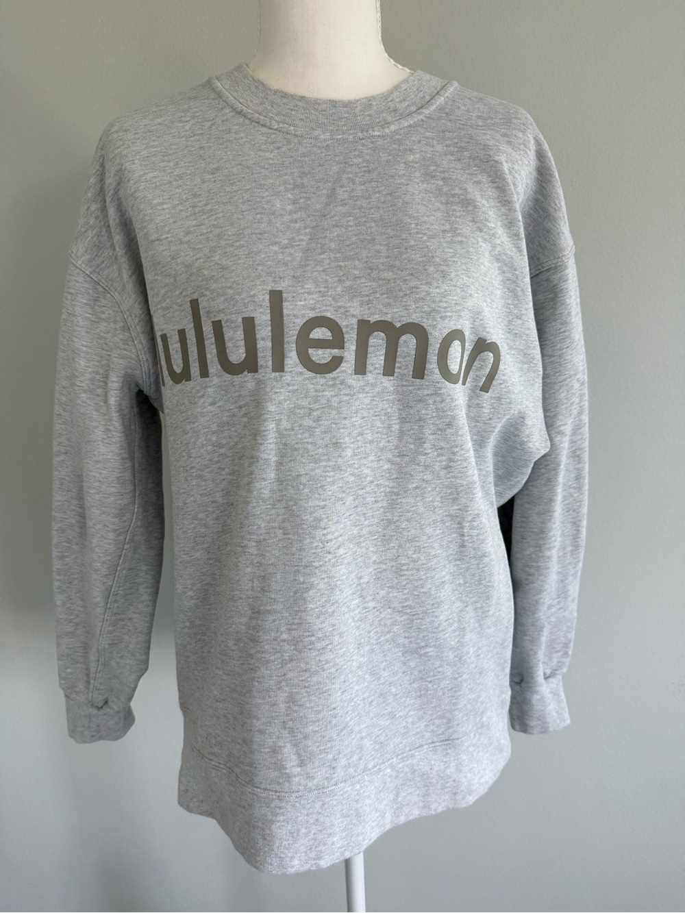 lululemon athletica Womenâs Perfectly Oversized Crew Graphic, Light Gray Logo